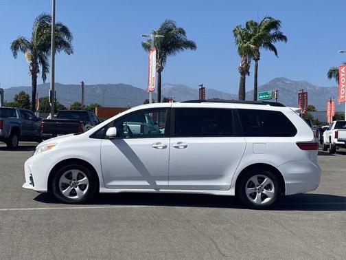2020 Toyota Sienna LE