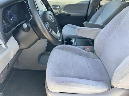 2020 Toyota Sienna LE