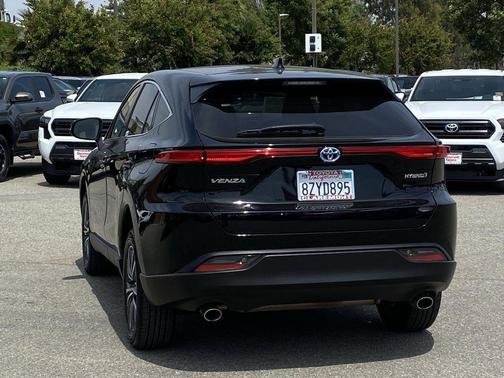 Black 2022 Toyota Venza LE
