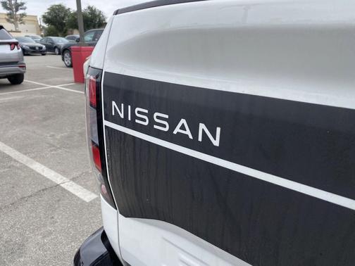 Glacier White 2024 Nissan Frontier SV