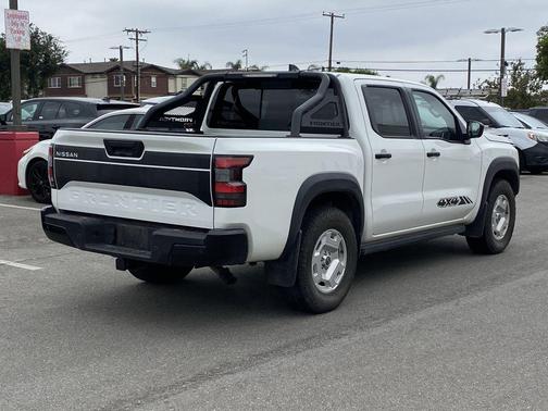 Glacier White 2024 Nissan Frontier SV