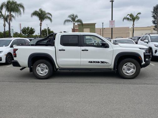 Glacier White 2024 Nissan Frontier SV
