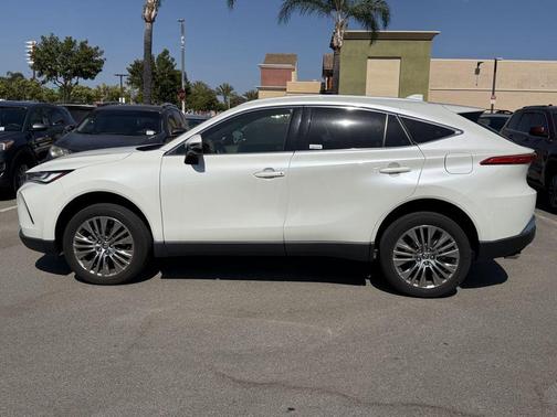 Blizzard Pearl 2022 Toyota Venza XLE