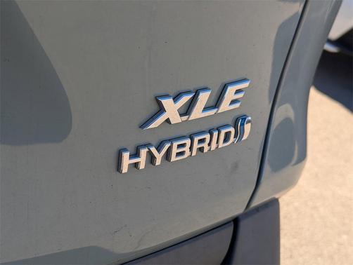 2022 Toyota RAV4 Hybrid XLE Premium