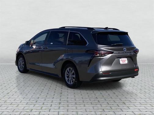 2024 Toyota Sienna LE