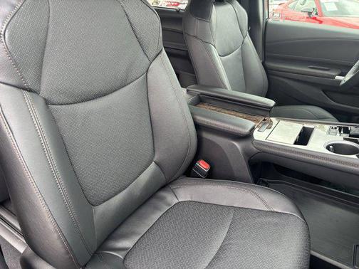 2025 Toyota Sienna Platinum 7 Passenger