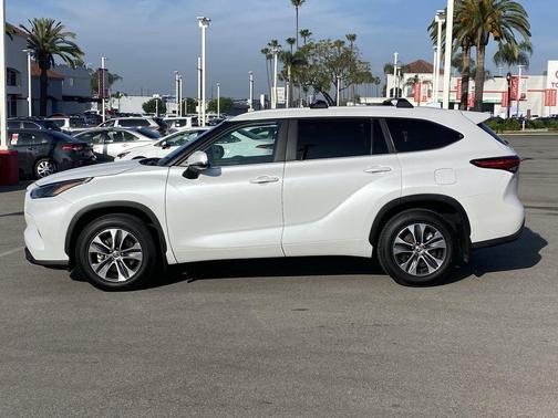 Wind Chill Pearl 2023 Toyota Highlander XLE
