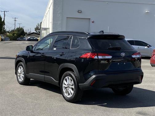 2025 Toyota Corolla Cross LE