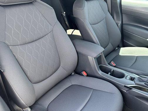 2025 Toyota Corolla Cross LE