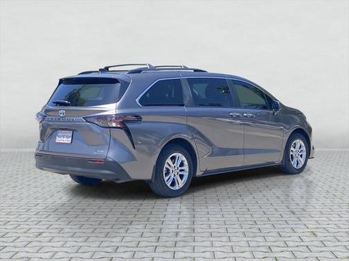 2023 Toyota Sienna XLE 7 Passenger