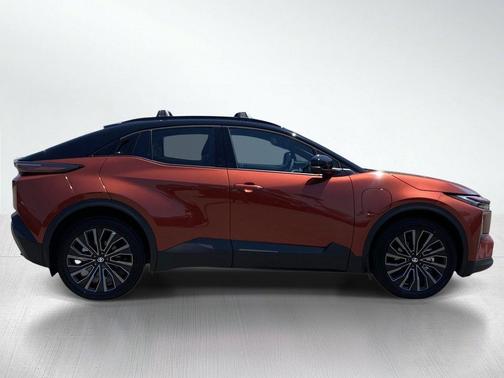 Tandoori w/Midnight Black Metallic Roof 2026 Toyota C-HR XSE