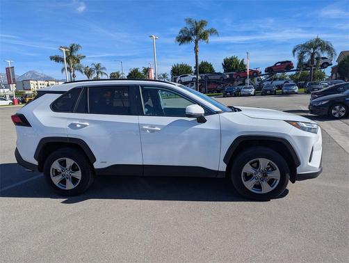 2025 Toyota RAV4 Hybrid XLE