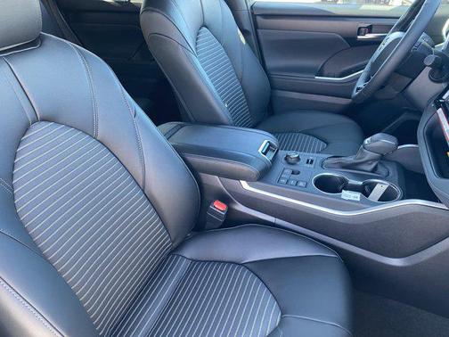 2026 Toyota Highlander XSE