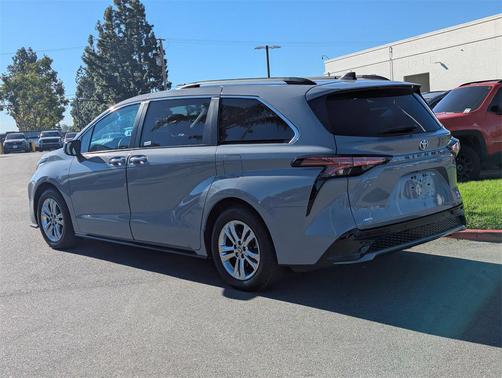 2023 Toyota Sienna XSE 7 Passenger