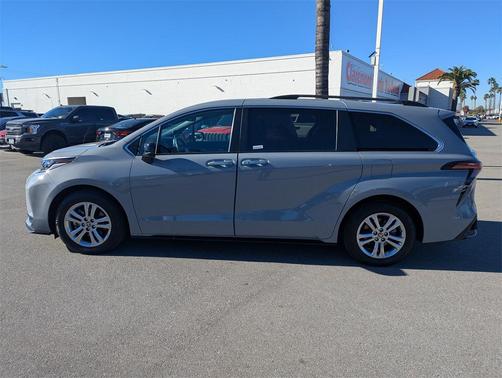 2023 Toyota Sienna XSE 7 Passenger