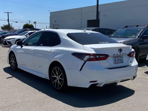 Ice 2023 Toyota Camry SE
