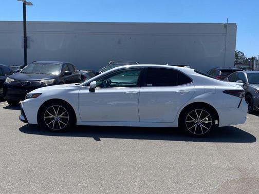 Ice 2023 Toyota Camry SE