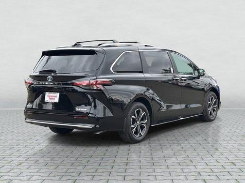2025 Toyota Sienna Platinum 7 Passenger
