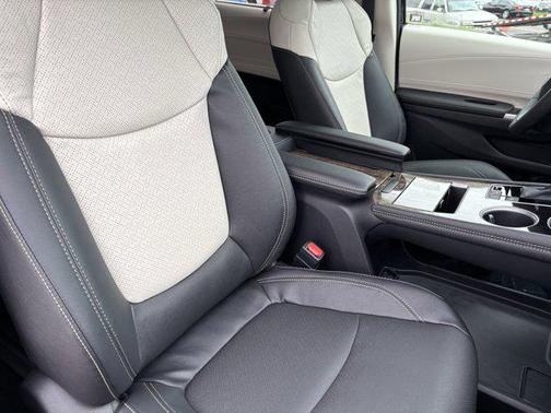 2025 Toyota Sienna Platinum 7 Passenger