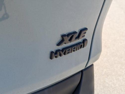 2022 Toyota RAV4 Hybrid XLE Premium