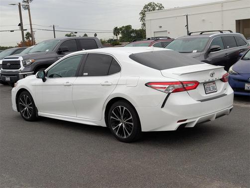 2020 Toyota Camry SE