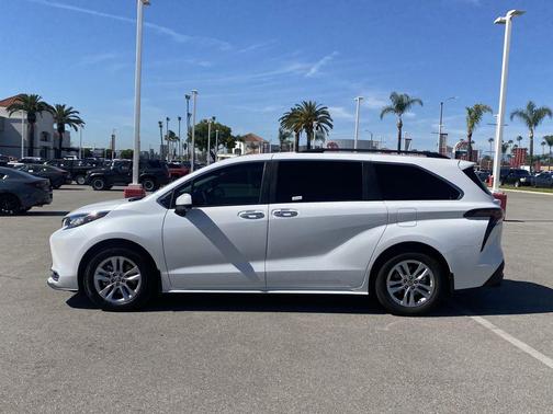 2023 Toyota Sienna XLE