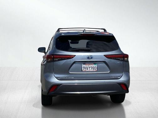 Moon Dust 2021 Toyota Highlander Hybrid Limited