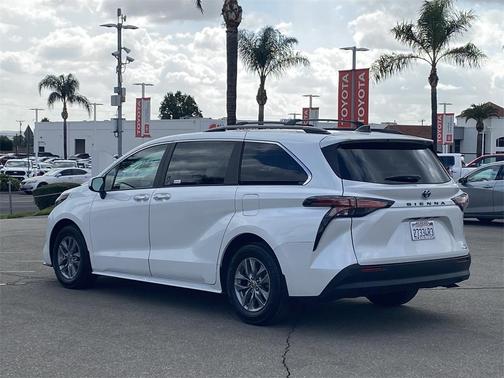 2022 Toyota Sienna XLE 7 Passenger