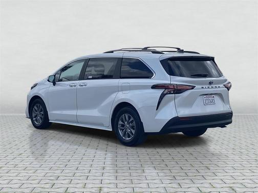 2022 Toyota Sienna XLE 7 Passenger