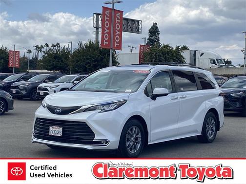2022 Toyota Sienna XLE 7 Passenger