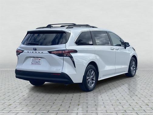 2022 Toyota Sienna XLE 7 Passenger