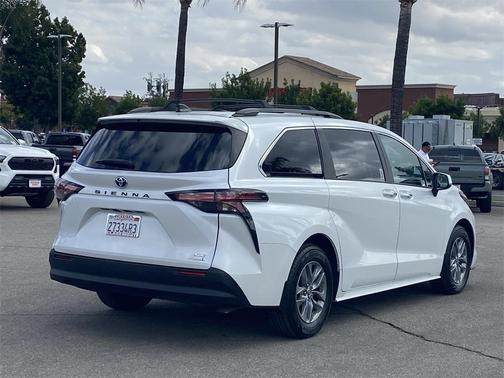 2022 Toyota Sienna XLE 7 Passenger