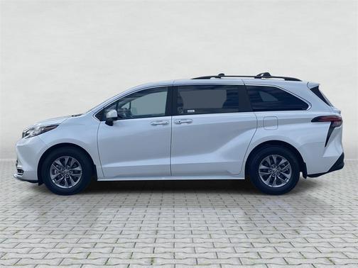 2022 Toyota Sienna XLE 7 Passenger