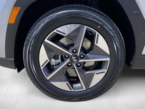 Shimmering Silver 2025 Hyundai TUCSON SEL