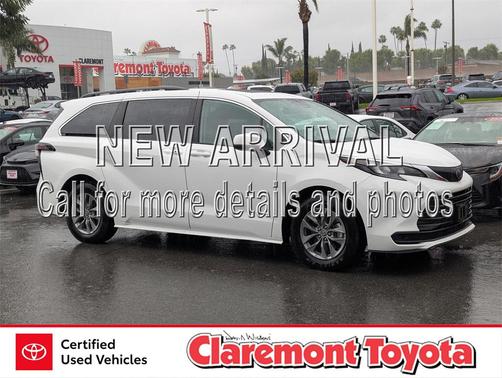 2024 Toyota Sienna LE