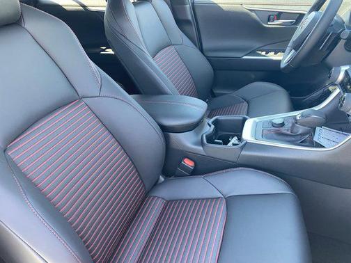 2025 Toyota RAV4 Hybrid SE