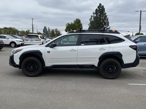 Crystal White Pearl 2024 Subaru Outback Wilderness