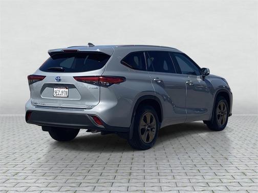 2023 Toyota Highlander Hybrid XLE
