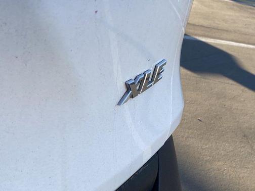 Photo 4 of 10 of 2020 Toyota RAV4 XLE