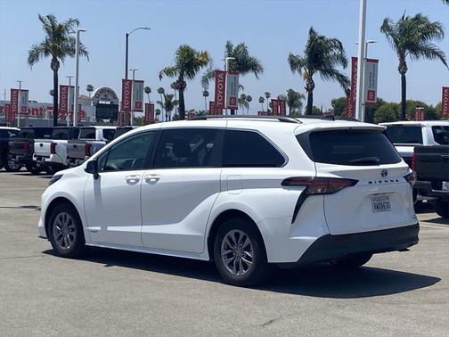2021 Toyota Sienna LE