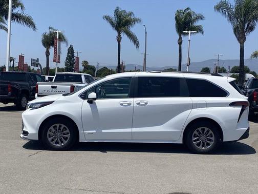 2021 Toyota Sienna LE