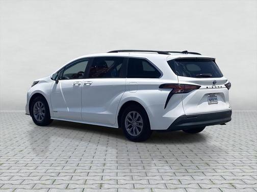 2021 Toyota Sienna LE