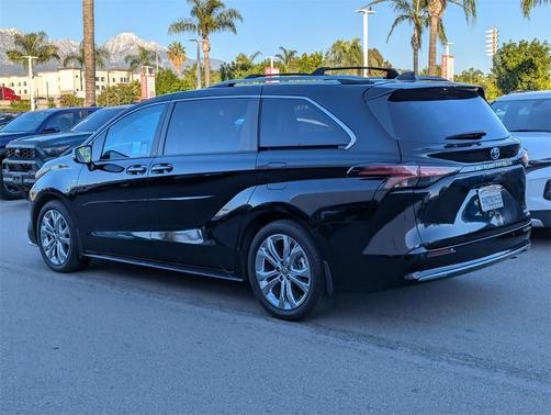 2024 Toyota Sienna Platinum