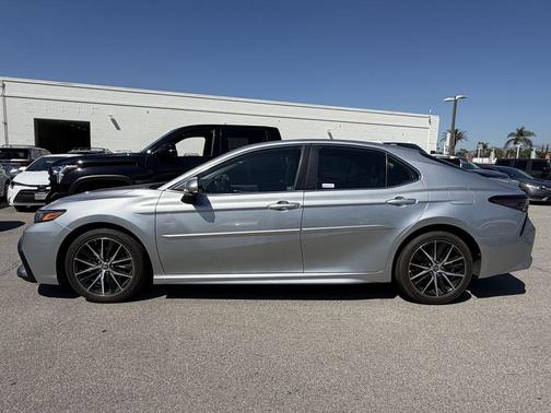 Celestial Silver Metallic 2021 Toyota Camry SE