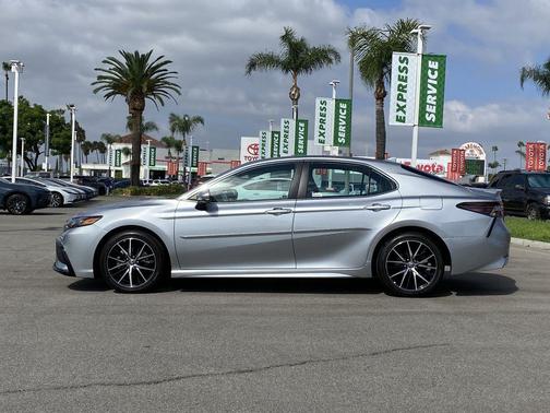 Celestial Silver Metallic 2021 Toyota Camry SE