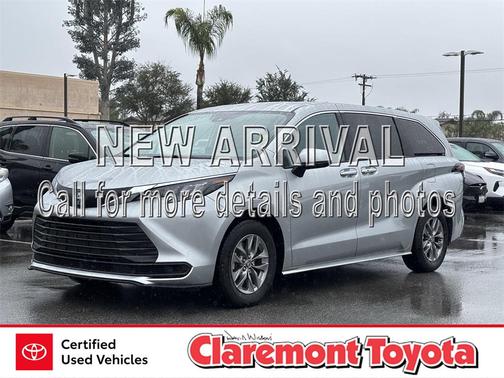 2025 Toyota Sienna LE