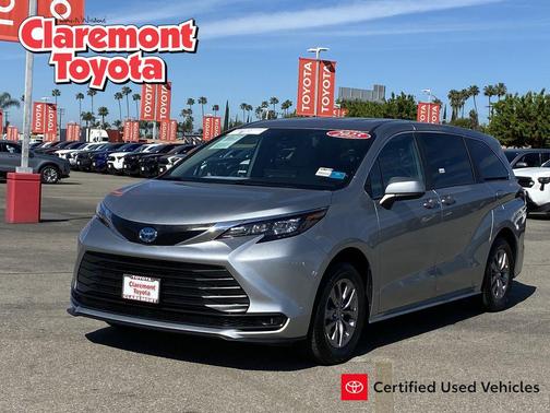 2025 Toyota Sienna LE