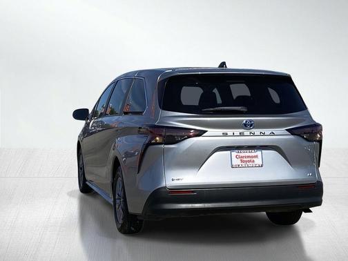 2025 Toyota Sienna LE
