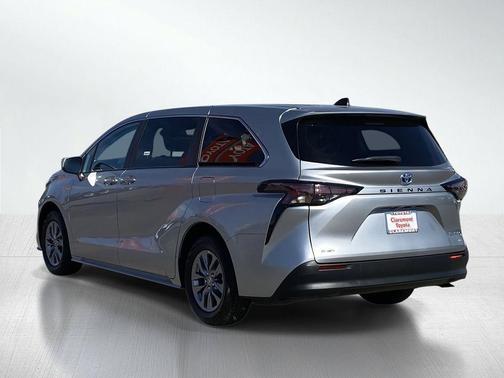 2025 Toyota Sienna LE