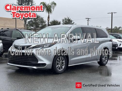 2025 Toyota Sienna LE